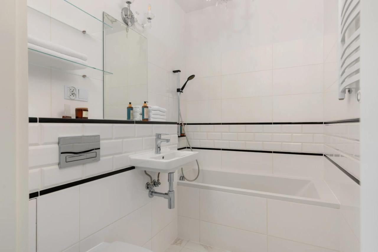 Przestronny Apartament Z Widokiem Na Miasto W Warszawie Варшава Экстерьер фото