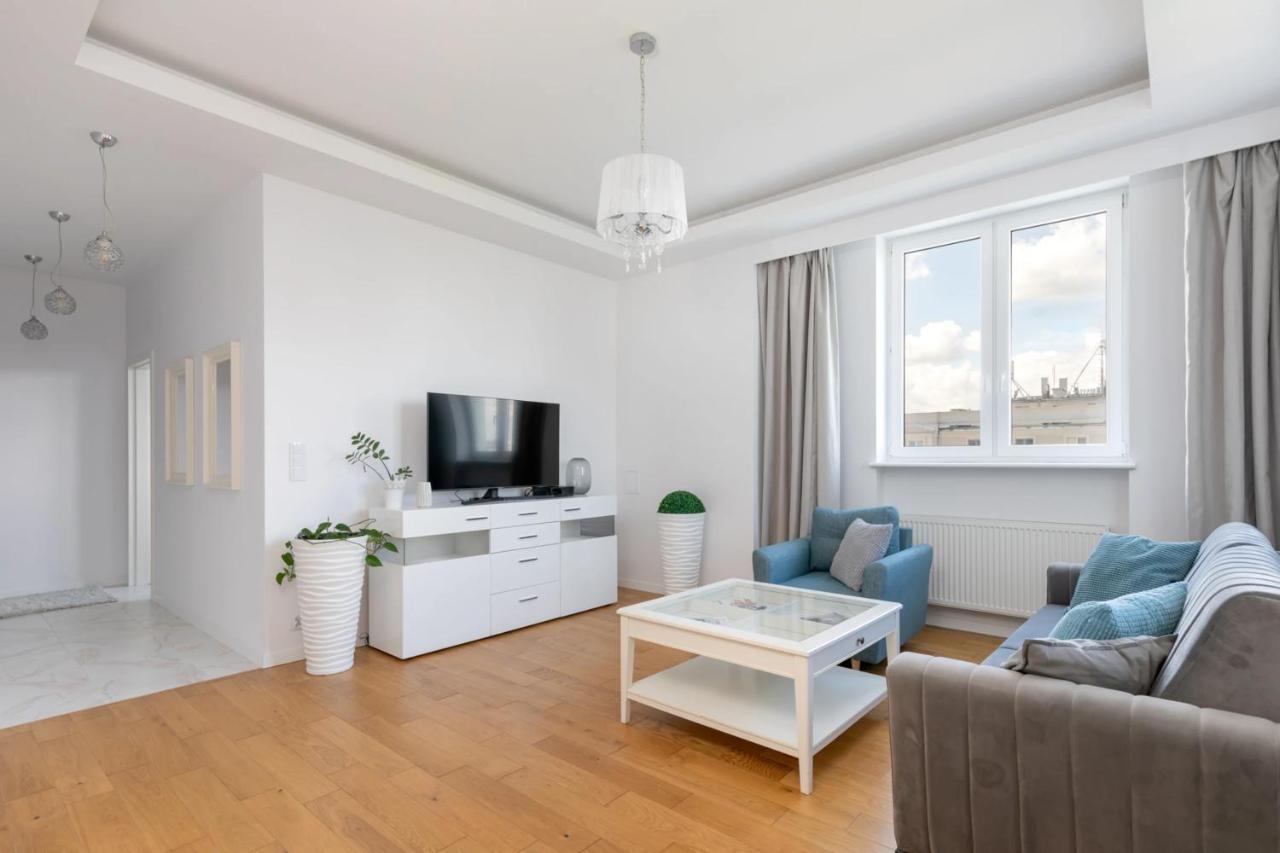 Przestronny Apartament Z Widokiem Na Miasto W Warszawie Варшава Экстерьер фото