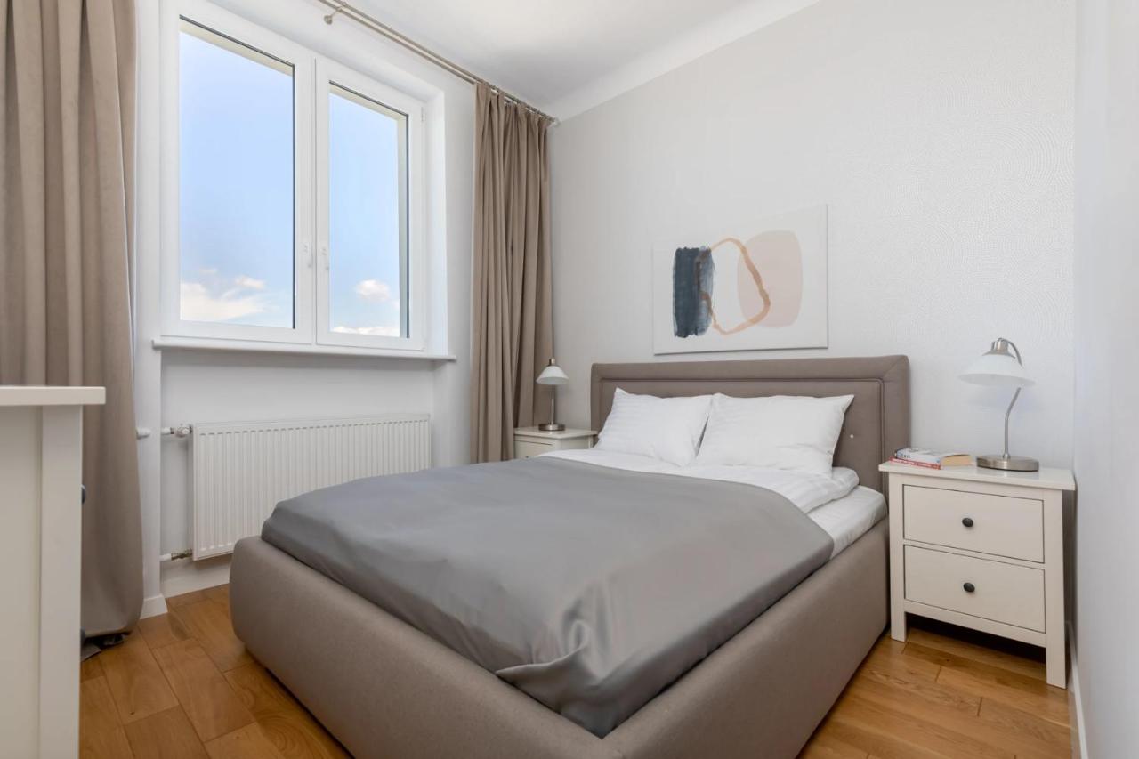 Przestronny Apartament Z Widokiem Na Miasto W Warszawie Варшава Экстерьер фото
